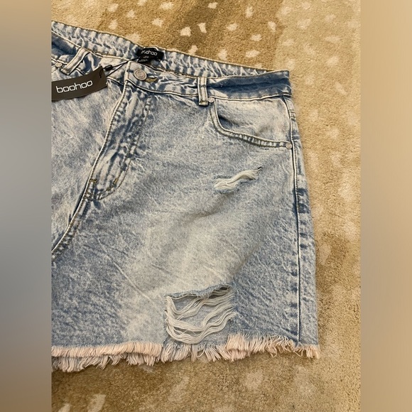 Boohoo Acid Wash distressed denim mom shorts women’s size 12 - Picture 3 of 9